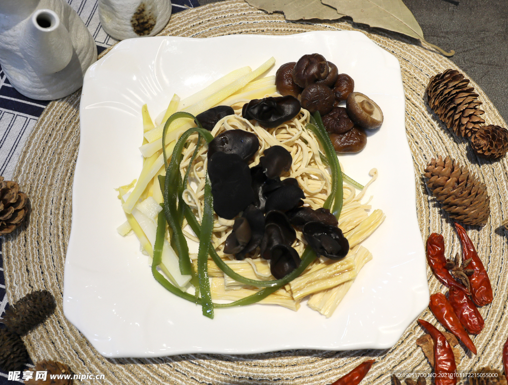 凉拌木耳豆皮海带香菇