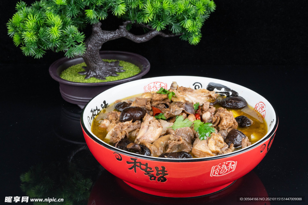 小鸡炖蘑菇美食食材背景素材