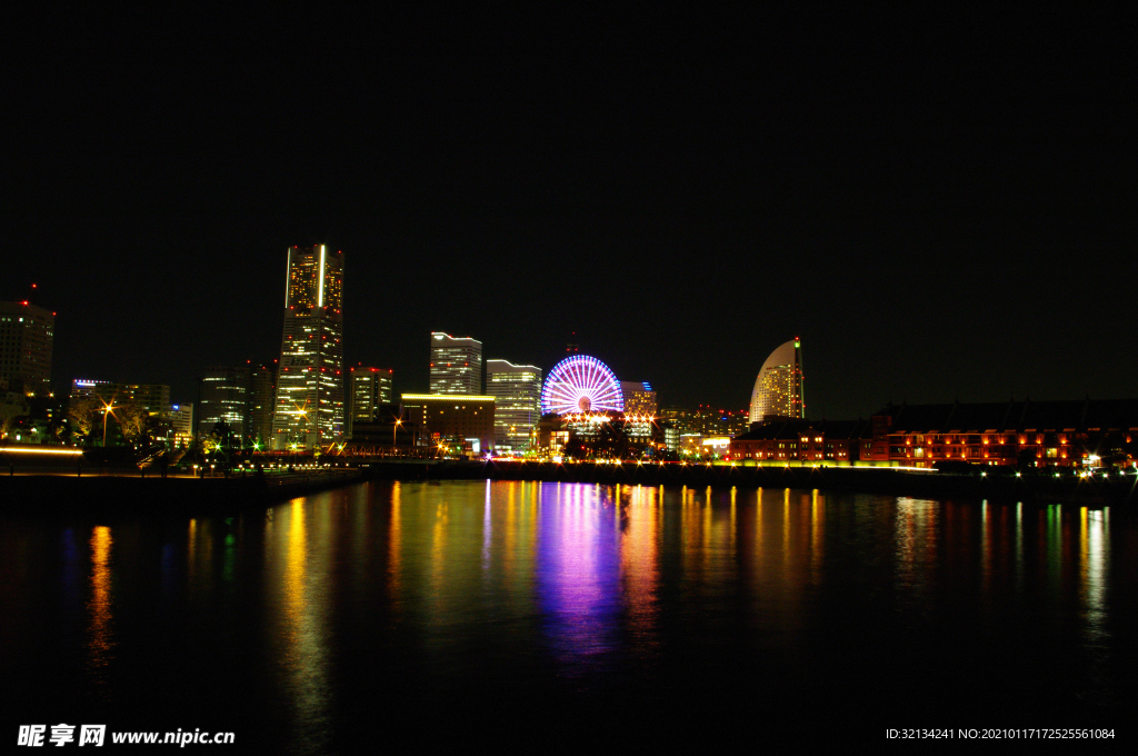 海边摩天轮夜景