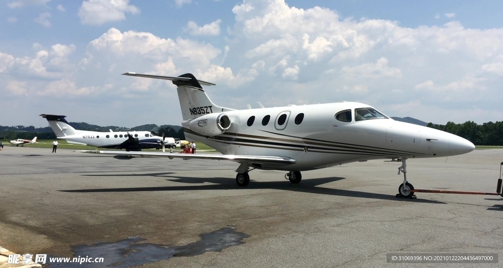 高清飞机机场降落视频