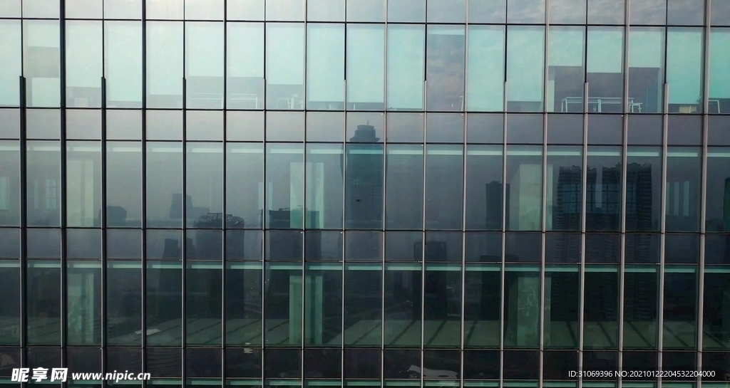 高清航拍城市大厦林立近景视频