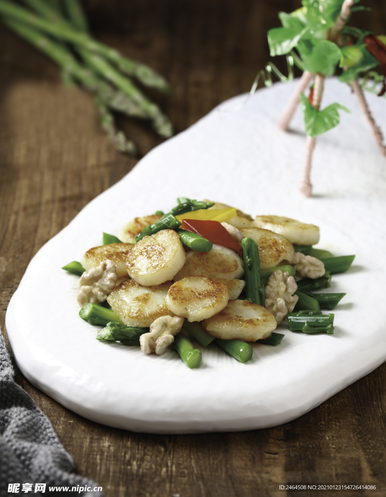 鲜芦笋核桃炒带子