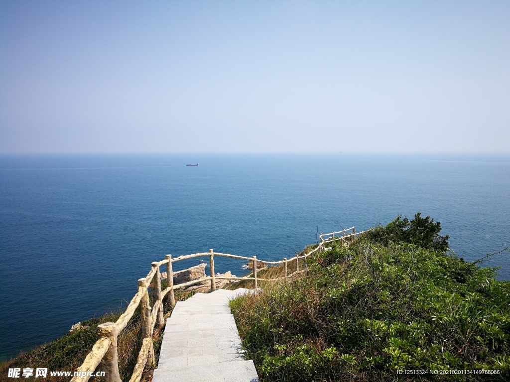 山坡栈道