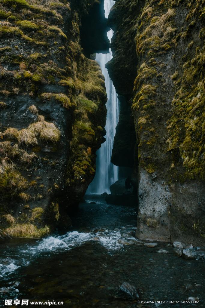 峡谷河流瀑布