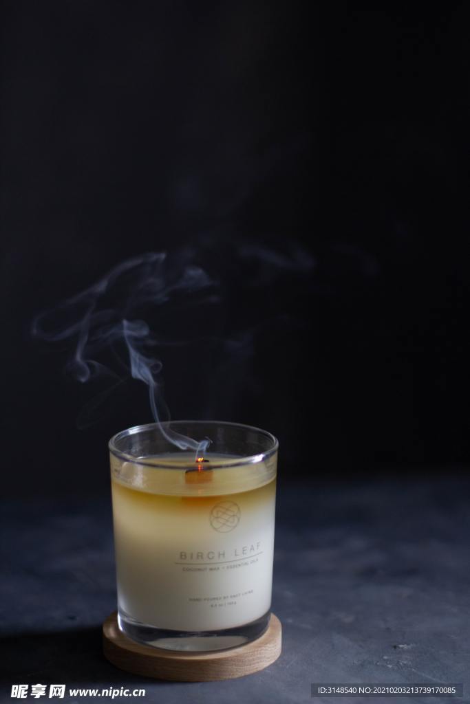 黑暗白色蜡烛