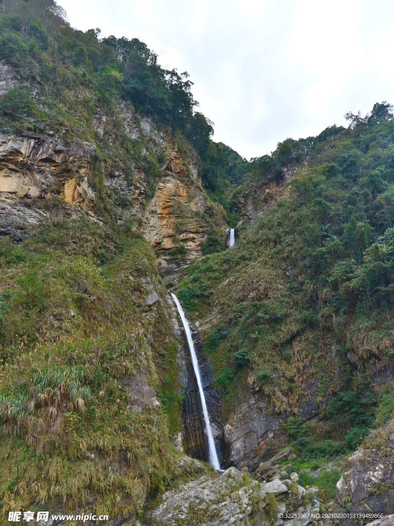 飞流直下三千尺