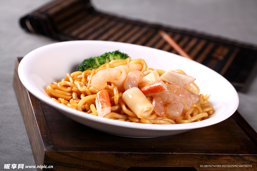 日式海鲜乌东面