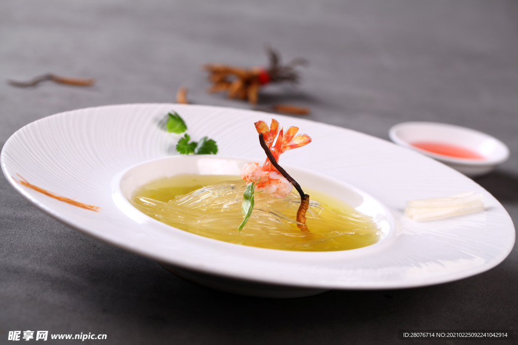 鲜虾虫草烩鱼翅