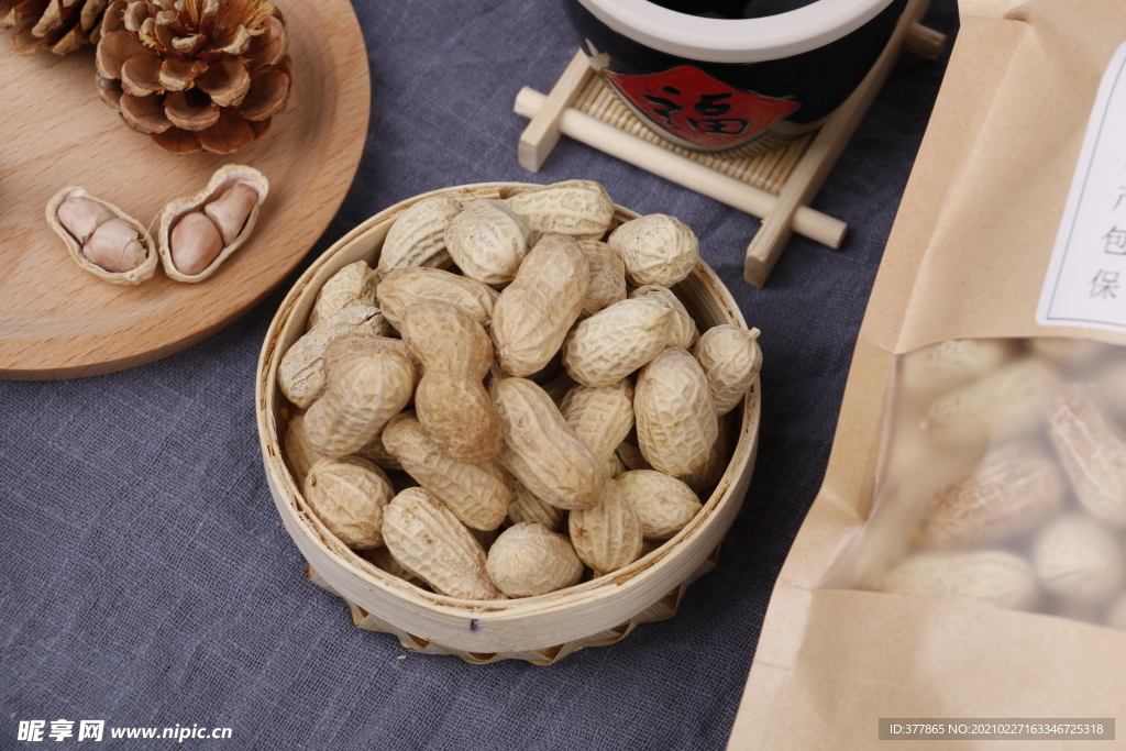 一盘花生 一小筐花生 带壳花生