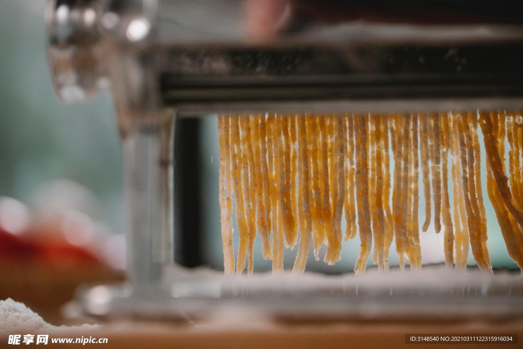 机器面条特写