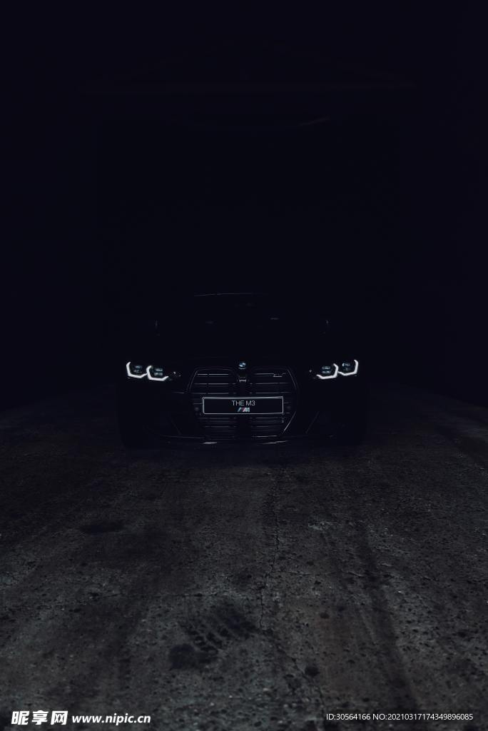 豪车前脸黑夜特写背景素材