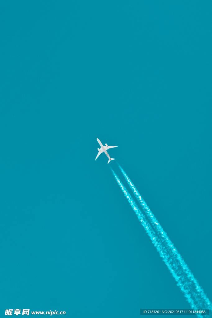 蓝色天空 飞机飞翔