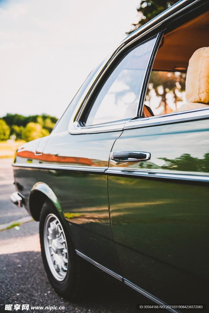 轿车车身户外街道背景素材