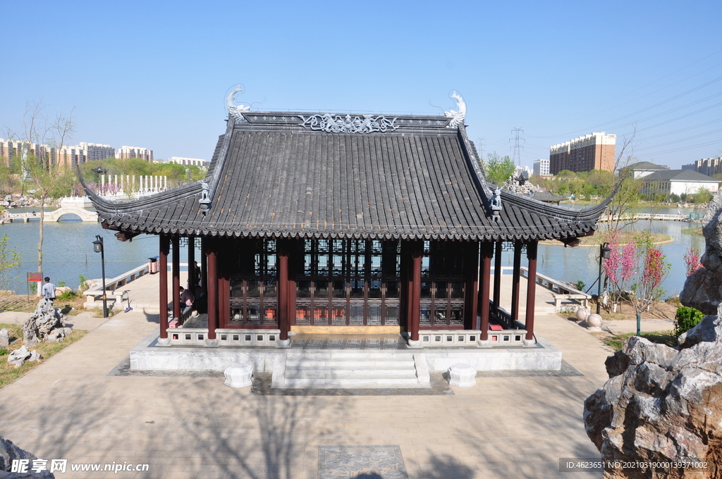 园林建筑歇山四面厅