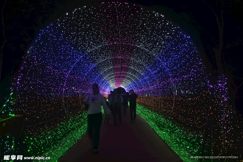 室外灯光节作品之时光隧道