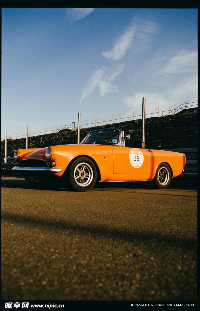 街头豪车轿车复古背景素材