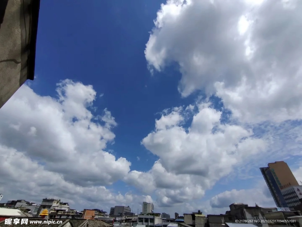 蓝天白云