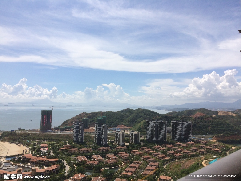 海上的云