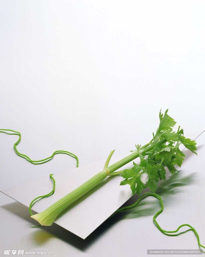 芹菜与信封