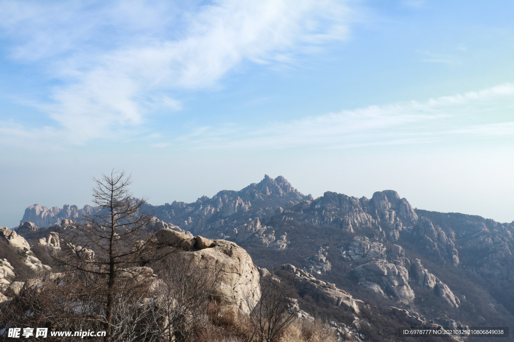 山峰蓝天