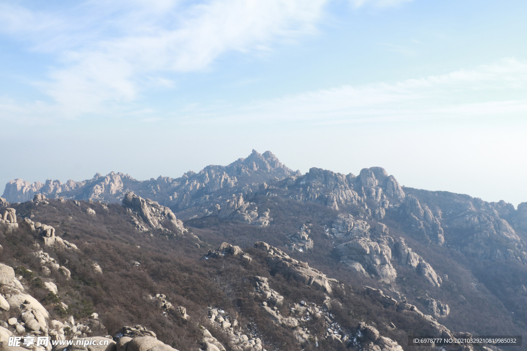 山峰天空