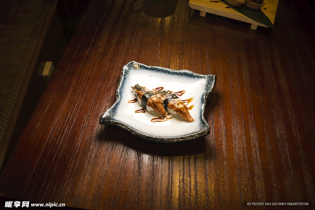 鳗鱼手握寿司2日本料理居酒屋