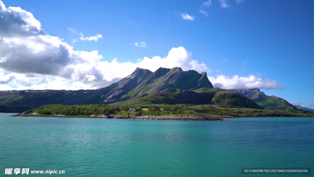 短视频素材游艇上拍摄海岛远山