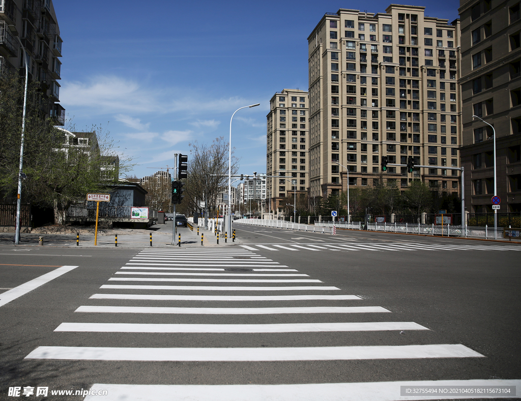 城市高楼 蓝天 天空 十字路口