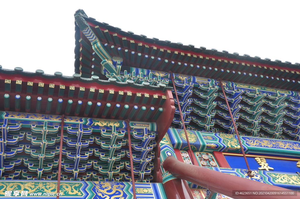 北京北海公园积翠牌楼