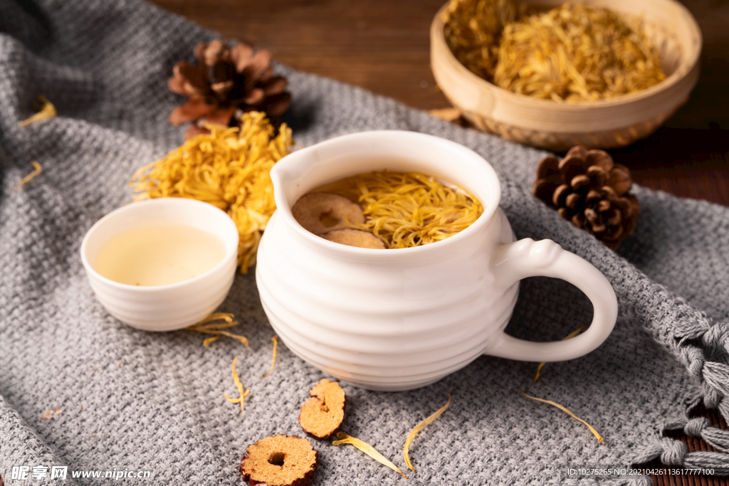 高清菊花茶冲泡布景摄影图