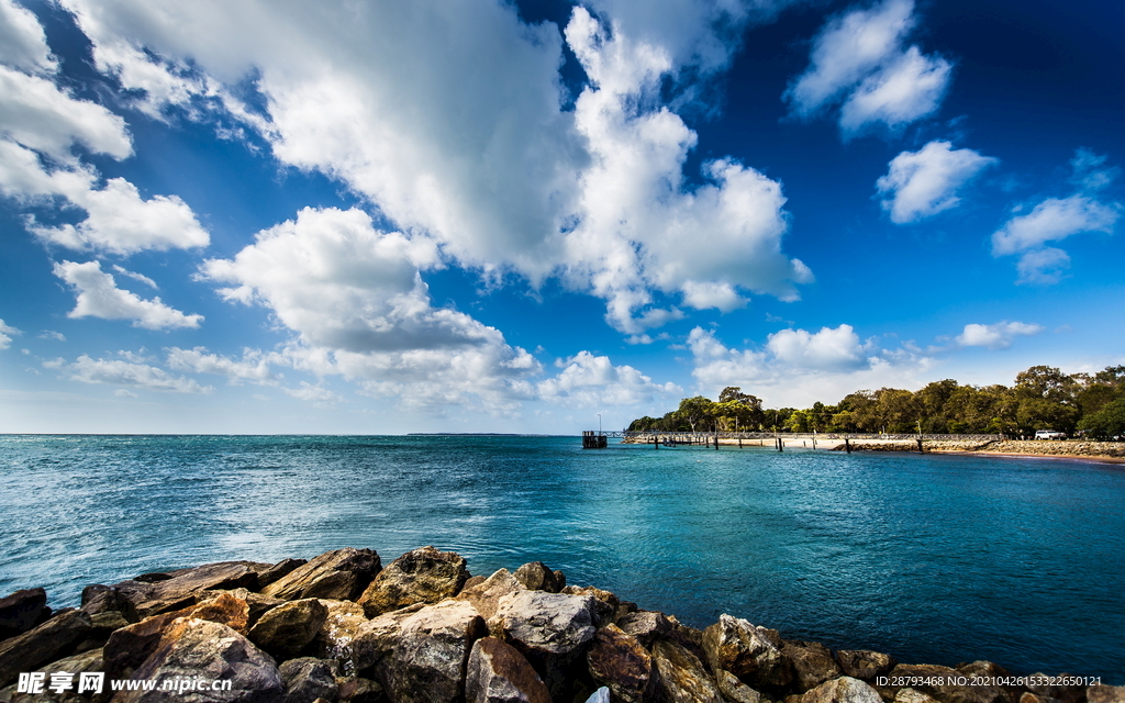 蓝天白云 湖面 大海