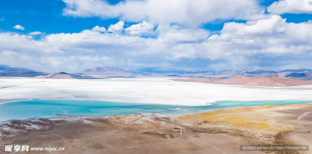 阿根廷北部盐湖萨拉尔德霍姆布雷