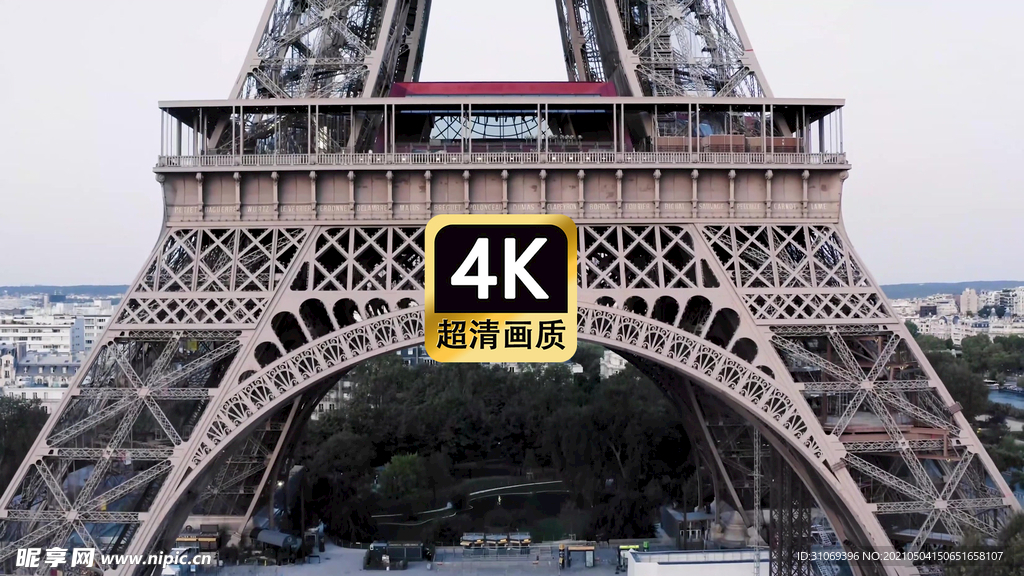 航拍埃菲尔铁塔