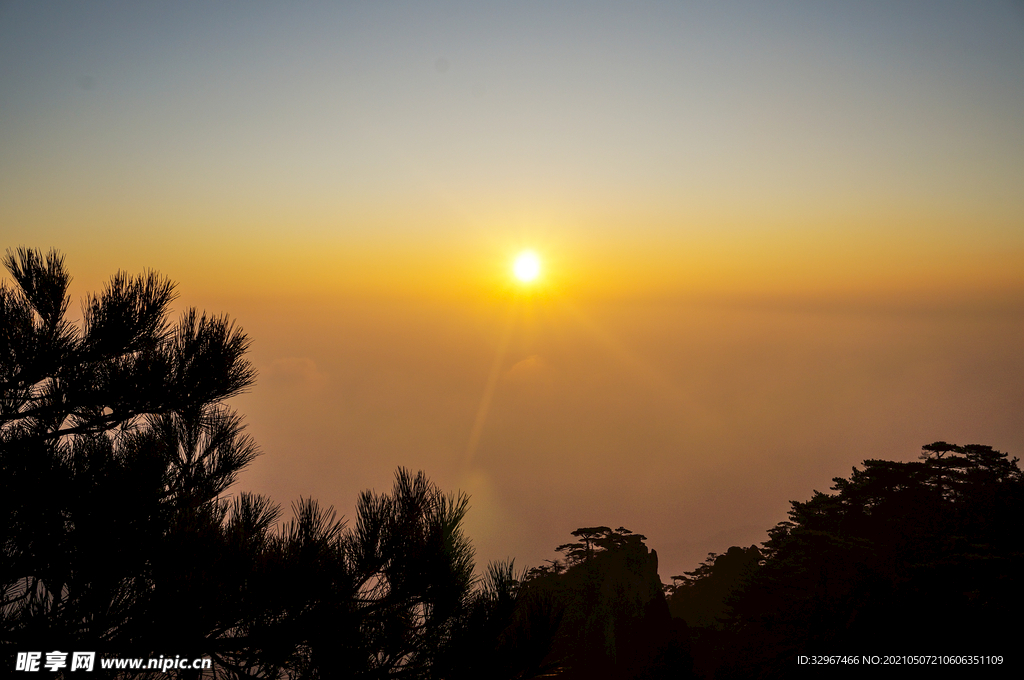 黄山光明顶日出