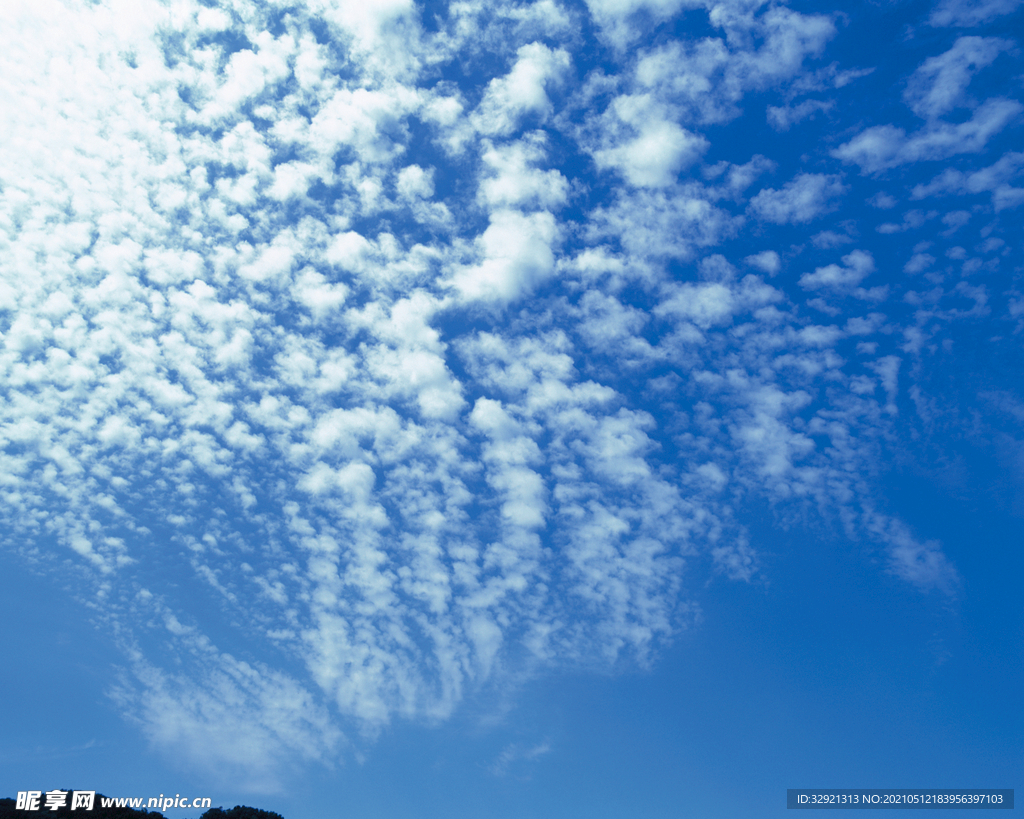 散云天空微蓝晴空