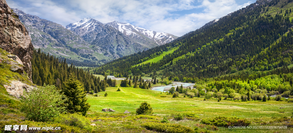 高山河流风景图片
