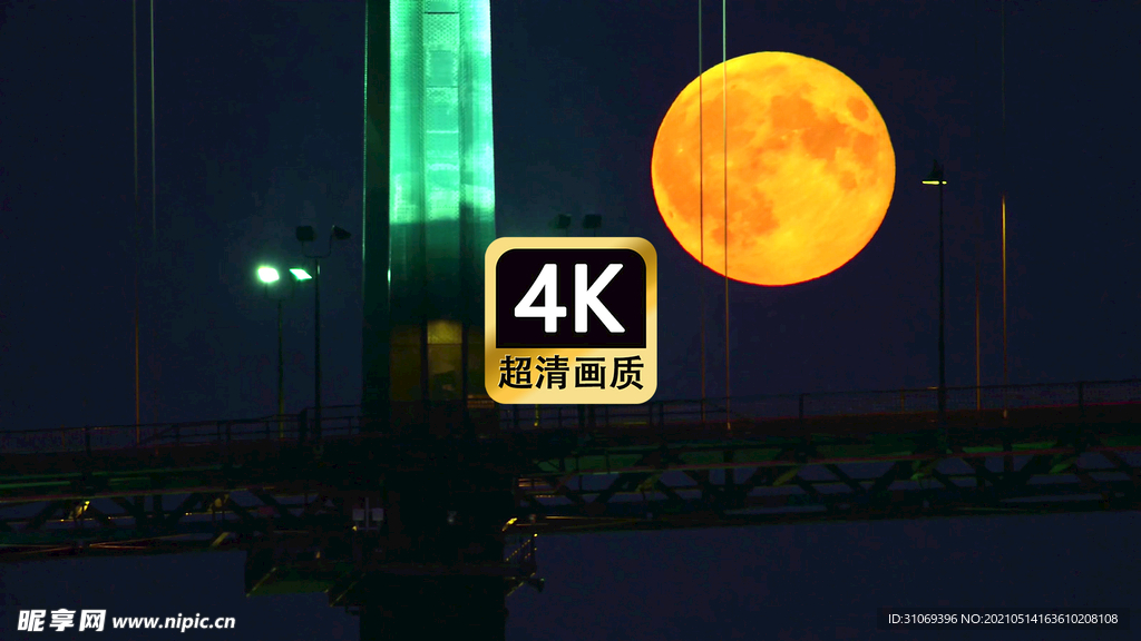 唯美月亮缓缓经过大桥