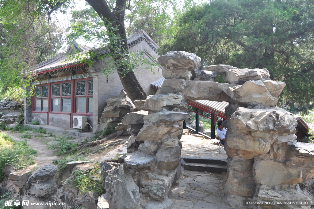 北京北海公园假山叠石