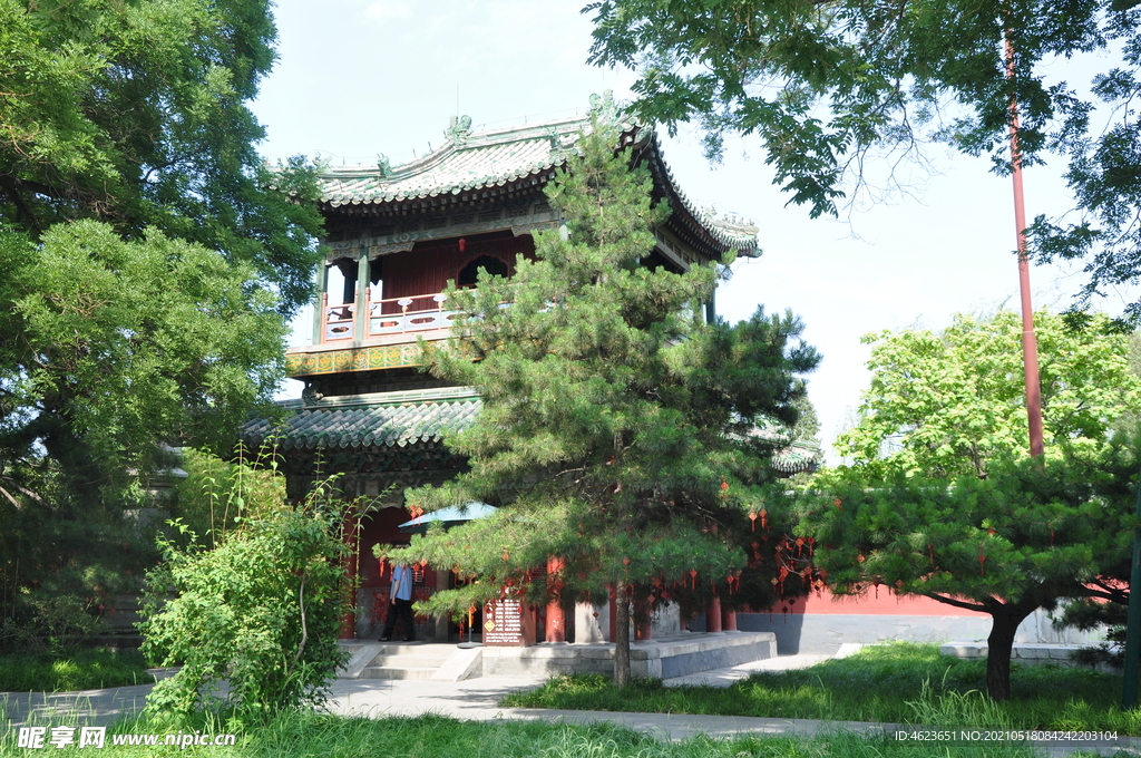 北京北海公园二层古建筑