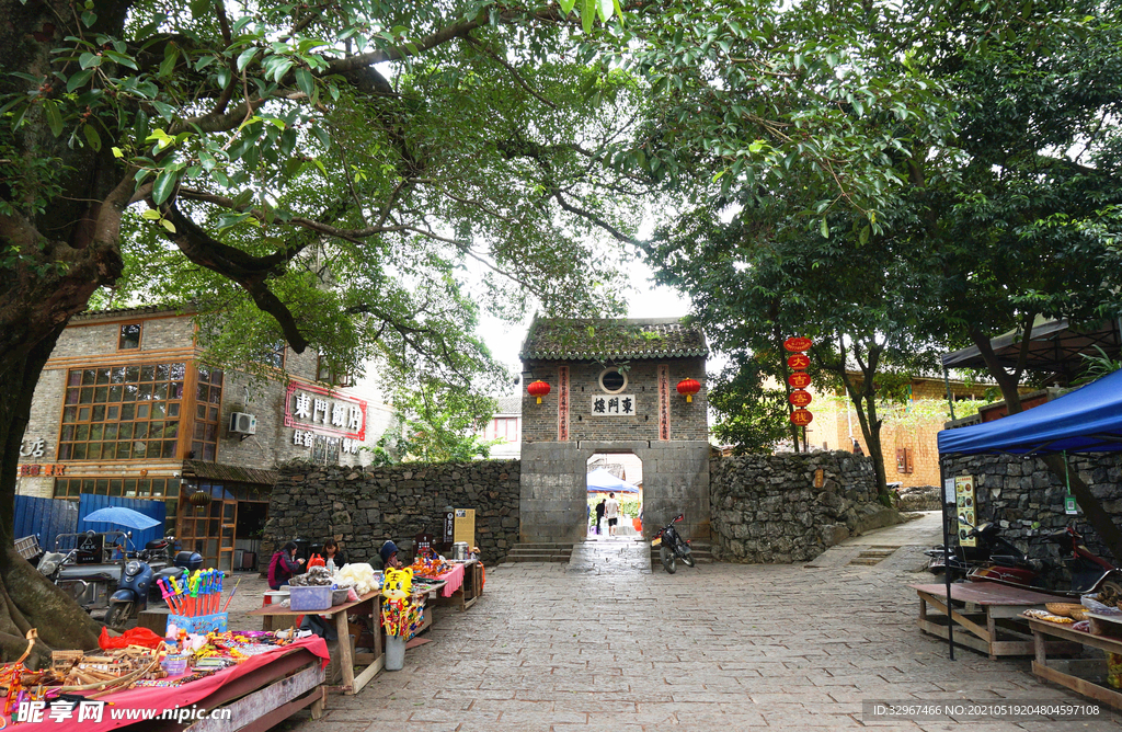 黄姚古镇东门楼