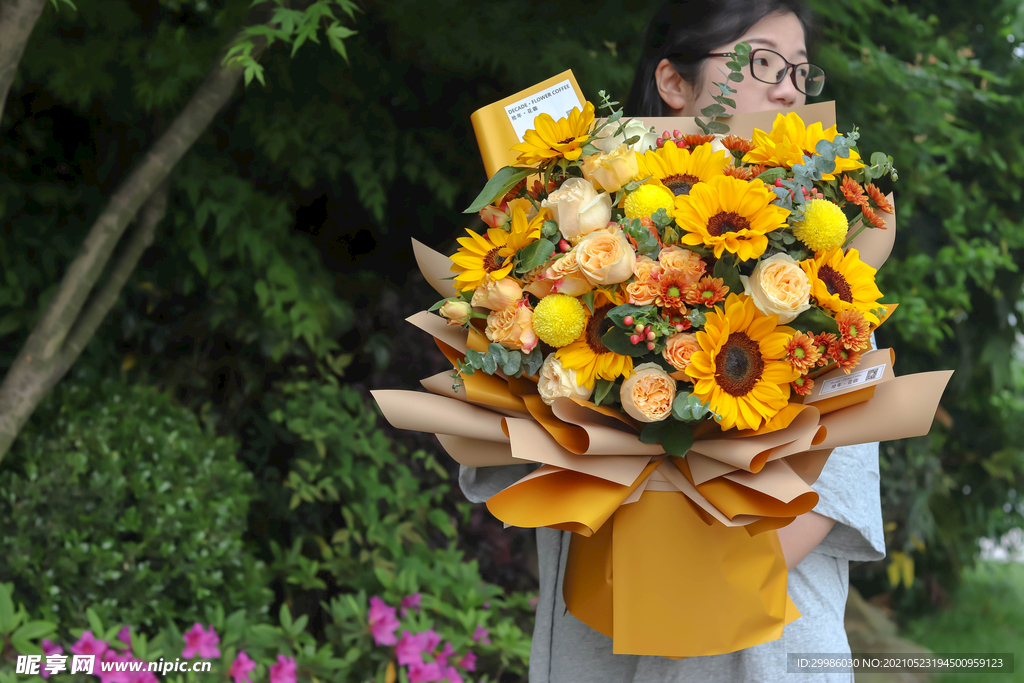 向日葵香槟玫瑰混合花束