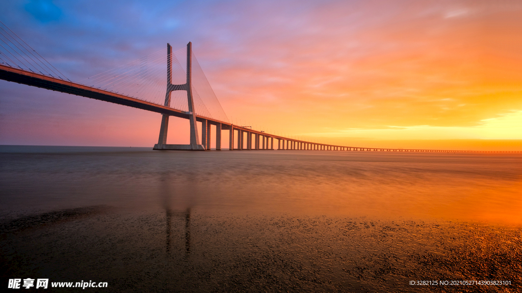 葡萄牙里斯本跨海大桥落日