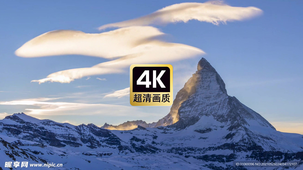 风景素材雪山顶上飘过的云层