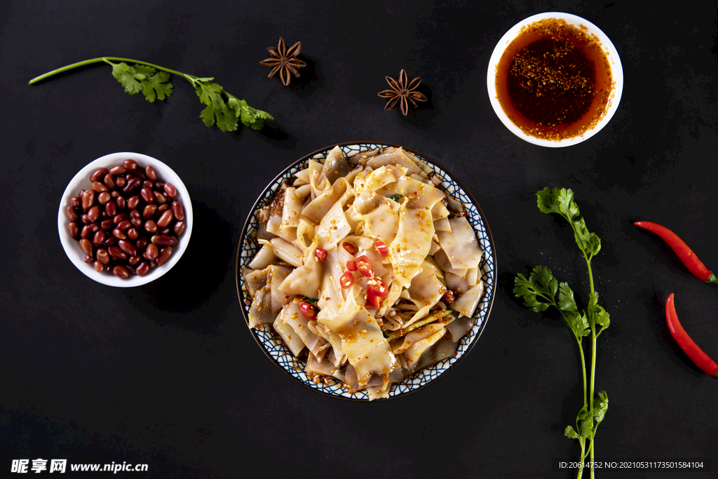 诱人的美食麻辣凉皮