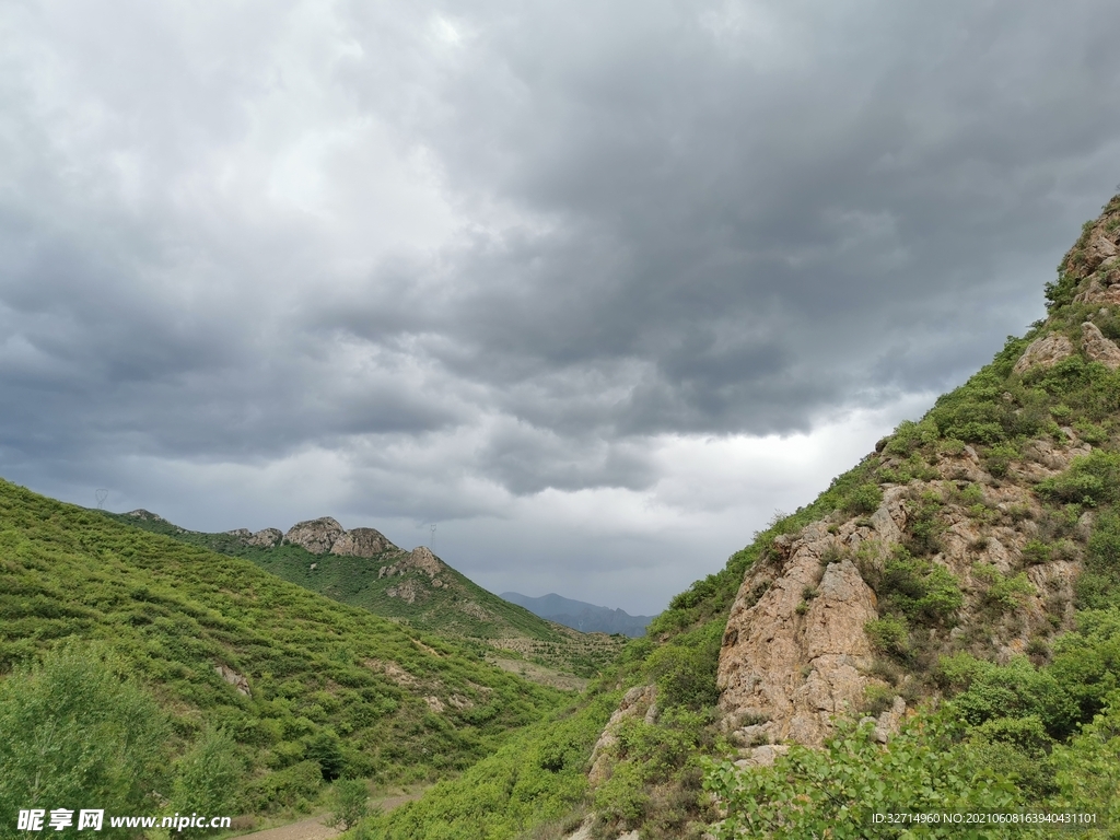 山雨乌云大风