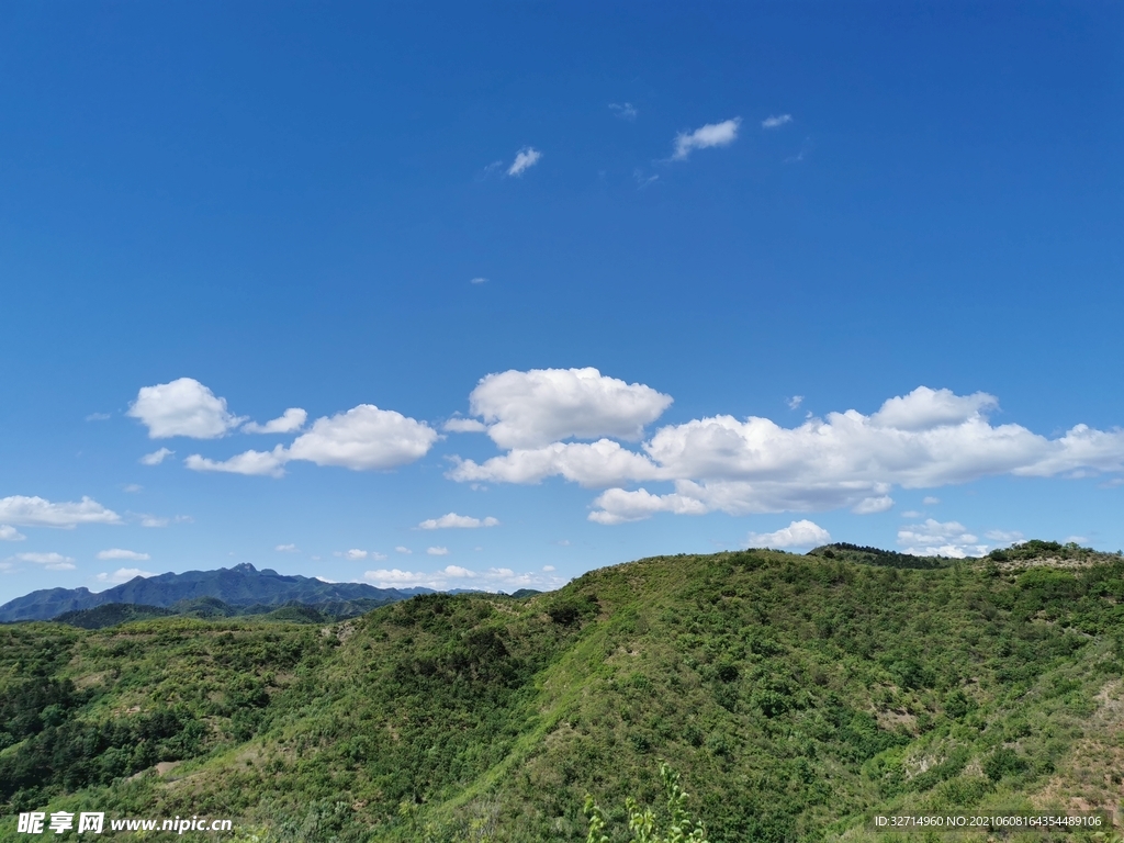 蓝天白云青山
