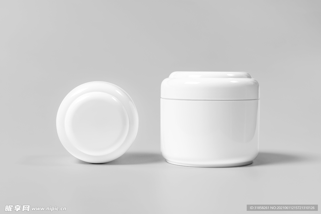 简约背景护肤品盒子样机展示