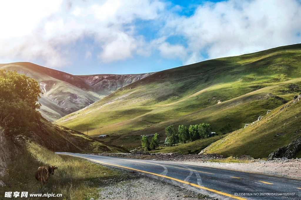 蜿蜒盘旋的公路