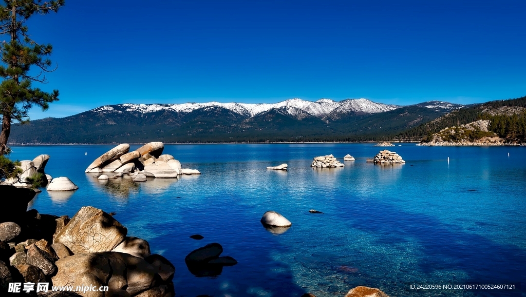 宁静湖面