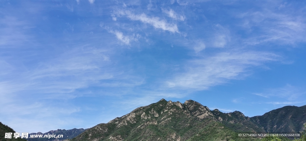 蓝天白云青山